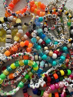 Louis Tomlinson How Did I Get Here tour kandi bracelets friendship bracelets